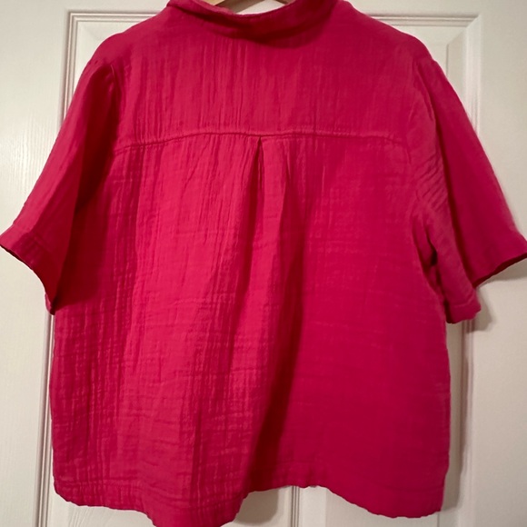 🆕 Old navy cropped button up. NWT. Size medium. - Picture 2 of 4